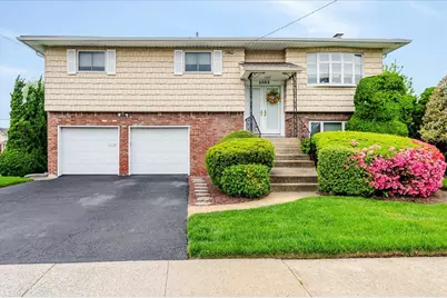2083 Oliver Way, Merrick, NY 11566 - Photo 1
