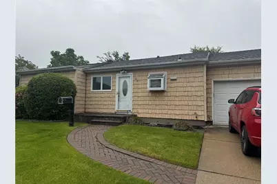 39 Charlotte Place, Plainview, NY 11803 - Photo 1