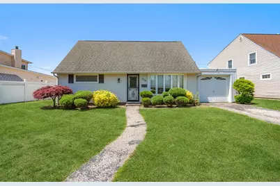 315 Fern Place, Bethpage, NY 11714 - Photo 1