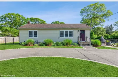 260 Pawnee Street, Ronkonkoma, NY 11779 - Photo 1