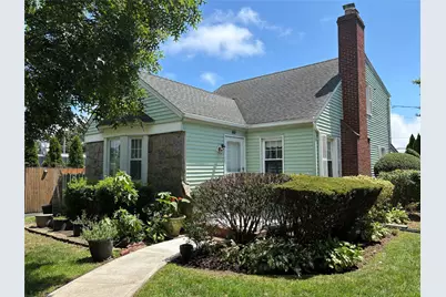 89 S Kensington Avenue, Rockville Centre, NY 11570 - Photo 1