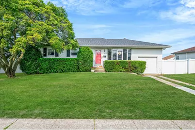 22 Bluebell Lane, Babylon, NY 11703 - Photo 1