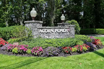 41 Acorn Ponds Drive, Roslyn, NY 11576 - Photo 1