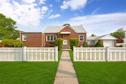 284 W Gates Avenue, Lindenhurst, NY 11757 - Photo 1