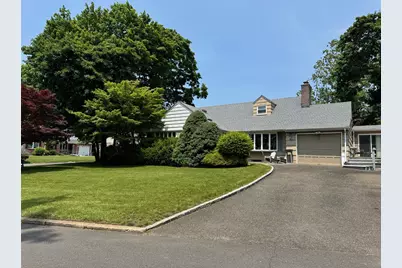 2 Dale Carnegie Court, Great Neck, NY 11020 - Photo 1