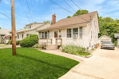 528 Washington Avenue, Lindenhurst, NY 11757 - Photo 1