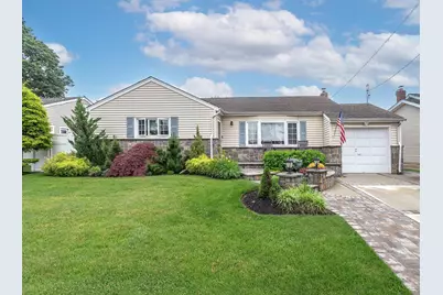 557 Western Park Drive, West Hempstead, NY 11552 - Photo 1