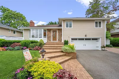 86 Phipps Lane, Plainview, NY 11803 - Photo 1