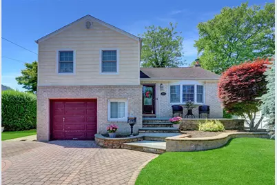 464 N Syracuse Avenue, Massapequa, NY 11758 - Photo 1