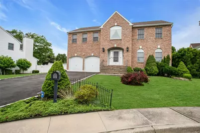 15 Howard Court, Plainview, NY 11803 - Photo 1