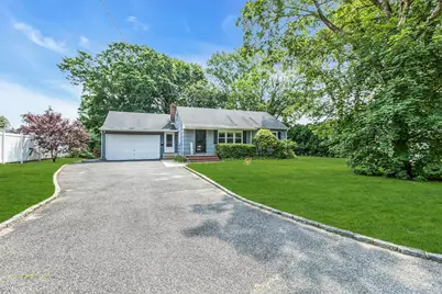 1357 N Windsor Avenue, Bay Shore, NY 11706 - Photo 1