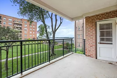 16241 Powells Cove Boulevard #2S, Whitestone, NY 11357 - Photo 1