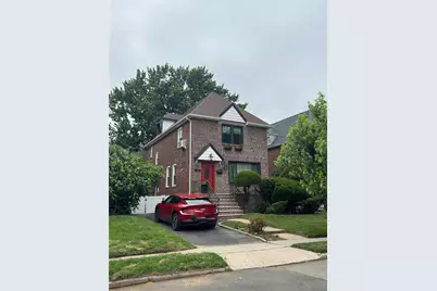 152 Bixley Heath, Lynbrook, NY 11563 - Photo 1