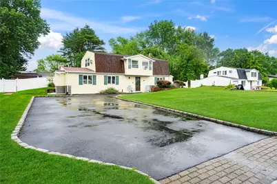 19 College Drive, Stony Brook, NY 11790 - Photo 1