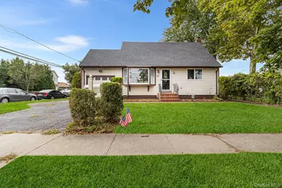 121 Thomas Avenue, Bethpage, NY 11714 - Photo 1