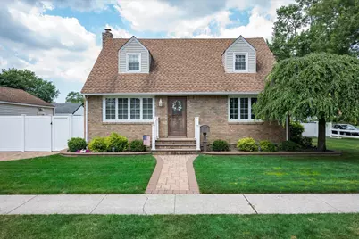 39 Hilton Avenue, New Hyde Park, NY 11040 - Photo 1