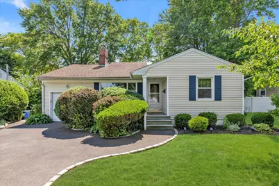 18 Gainsboro Lane, Syosset, NY 11791 - Photo 1