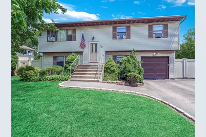 26 S Shore Court, Islip, NY 11751 - Photo 1