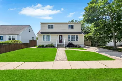 581 S 14th Street, Lindenhurst, NY 11757 - Photo 1