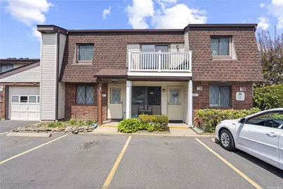 21 W Cambridge Drive SE #21, Copiague, NY 11726 - Photo 1