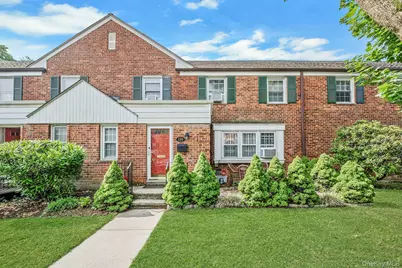 124 Robins #124, New Rochelle, NY 10801 - Photo 1