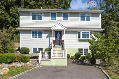 8 Lee Gray Court, Glen Cove, NY 11542 - Photo 1