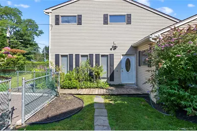 8 Lovers Lane, Huntington, NY 11743 - Photo 1