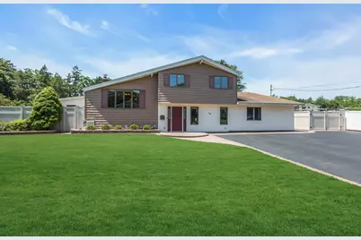 18 Cloverdale Drive, Oakdale, NY 11769 - Photo 1