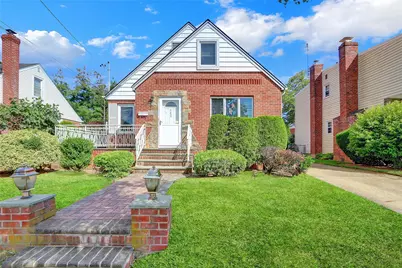 142 Kamda Boulevard, New Hyde Park, NY 11040 - Photo 1