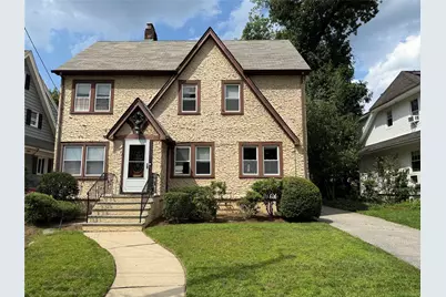 1074 Hunter Avenue, Pelham, NY 10803 - Photo 1