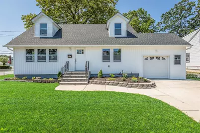 260 S Broome Avenue, Lindenhurst, NY 11757 - Photo 1