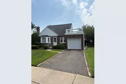 38 Surrey Road, New Hyde Park, NY 11040 - Photo 1