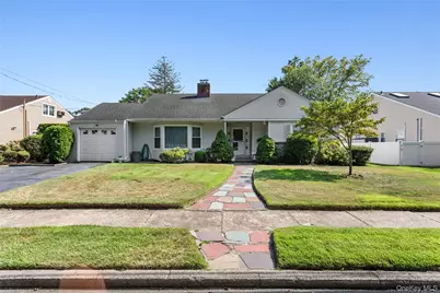 89 Parkview Place, Malverne, NY 11565 - Photo 1