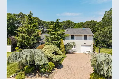 6 Vegas Court, Plainview, NY 11803 - Photo 1