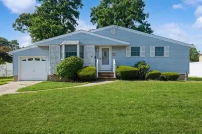 40 Fremont Street, Lindenhurst, NY 11757 - Photo 1