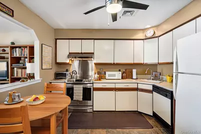 1 Atlantic Avenue #28, Farmingdale, NY 11735 - Photo 8