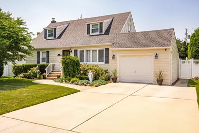 4 Hitchcock Lane, Farmingdale, NY 11735 - Photo 1