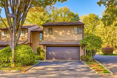 39 Wimbledon Drive, Roslyn, NY 11576 - Photo 1