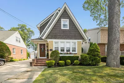 299 E Euclid Street, Malverne, NY 11580 - Photo 1