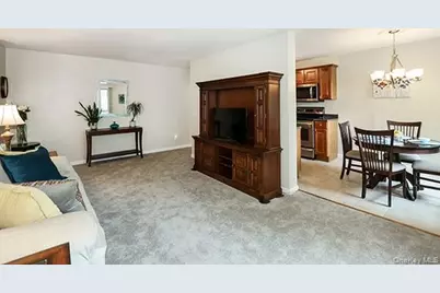 2449 Union Boulevard #19B, Islip, NY 11751 - Photo 1