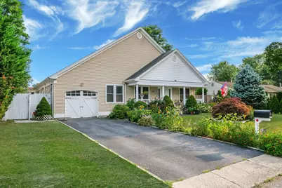 32 Tamarack Street, Central Islip, NY 11722 - Photo 1