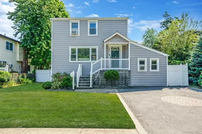 301 Center Bay Drive, West Islip, NY 11795 - Photo 1