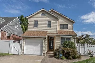 102 Vale Court, New Hyde Park, NY 11040 - Photo 1