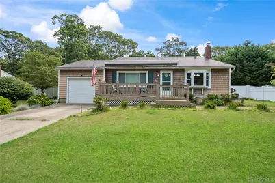527 Lakeview Avenue, Bayport, NY 11705 - Photo 1