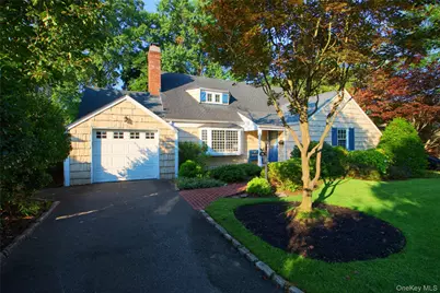 170 Oak Street, Floral Park, NY 11001 - Photo 1