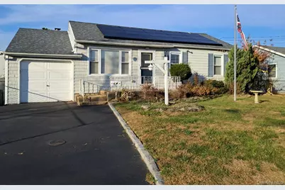 78 E Seacrest Avenue, Lindenhurst, NY 11757 - Photo 1