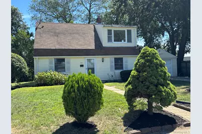 122 Old Oak Lane, Levittown, NY 11756 - Photo 1