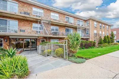 90 S Park Avenue #C4, Rockville Centre, NY 11570 - Photo 1