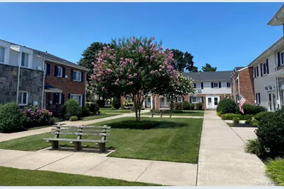 452 Dawson Lane, Jericho, NY 11753 - Photo 2