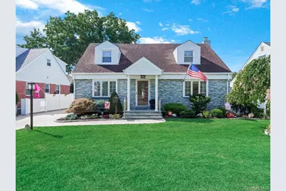 42 Tottenham Place, New Hyde Park, NY 11040 - Photo 1